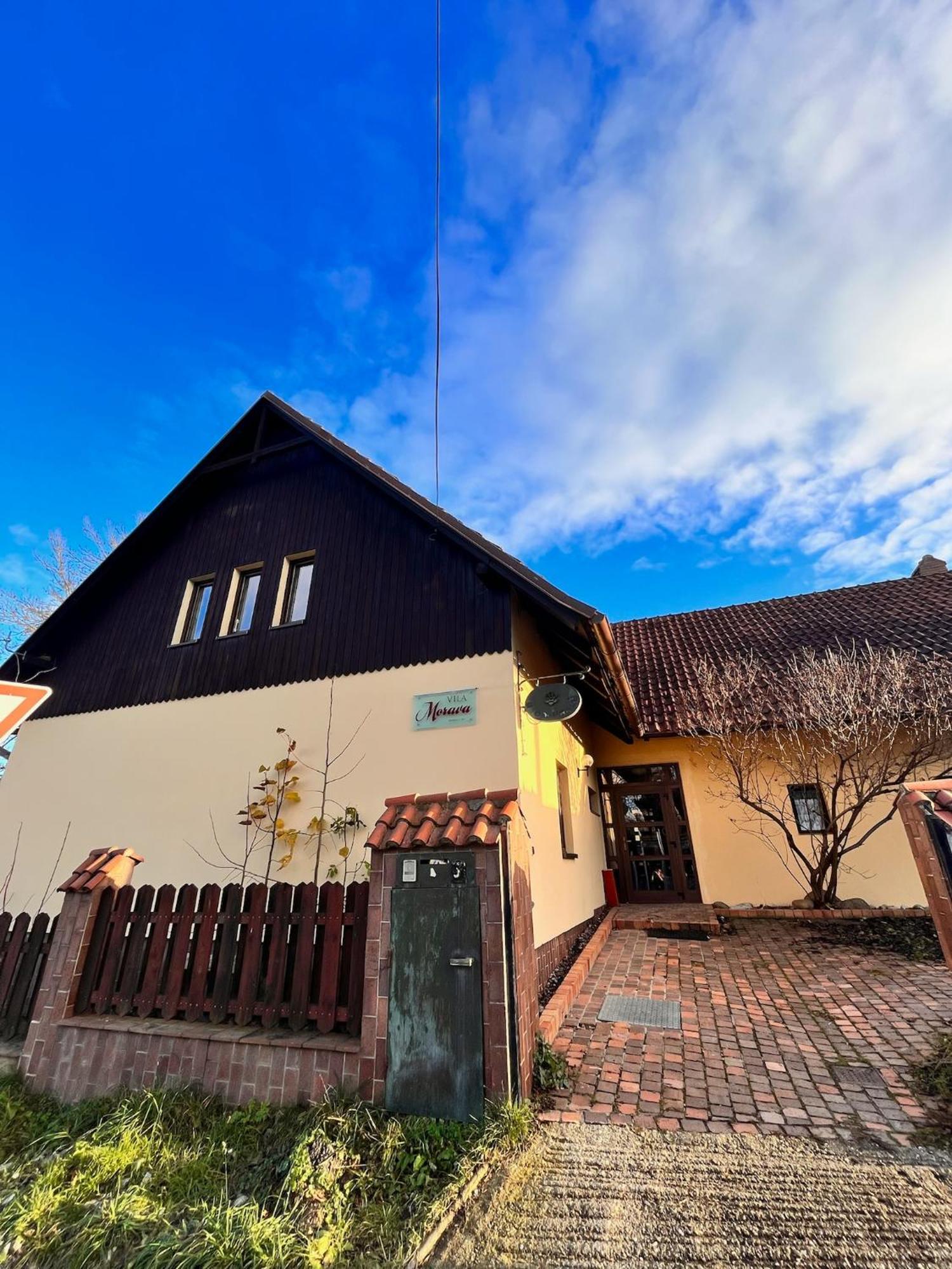 Vila Morava Hotell Liptovský Mikuláš Exteriör bild